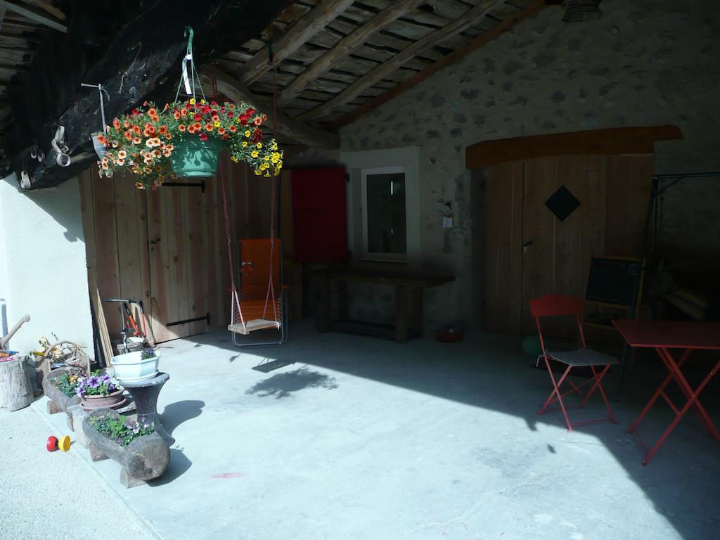 Montmaur-en-Diois La Grange D'Agnes Bed & Breakfast エクステリア 写真